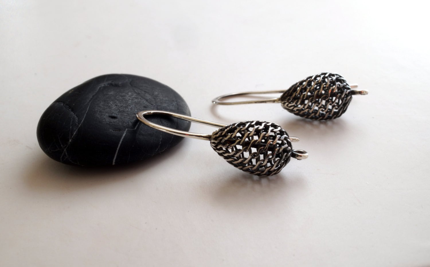 Earrings in silver with oxidised Filigree drops - Image 4