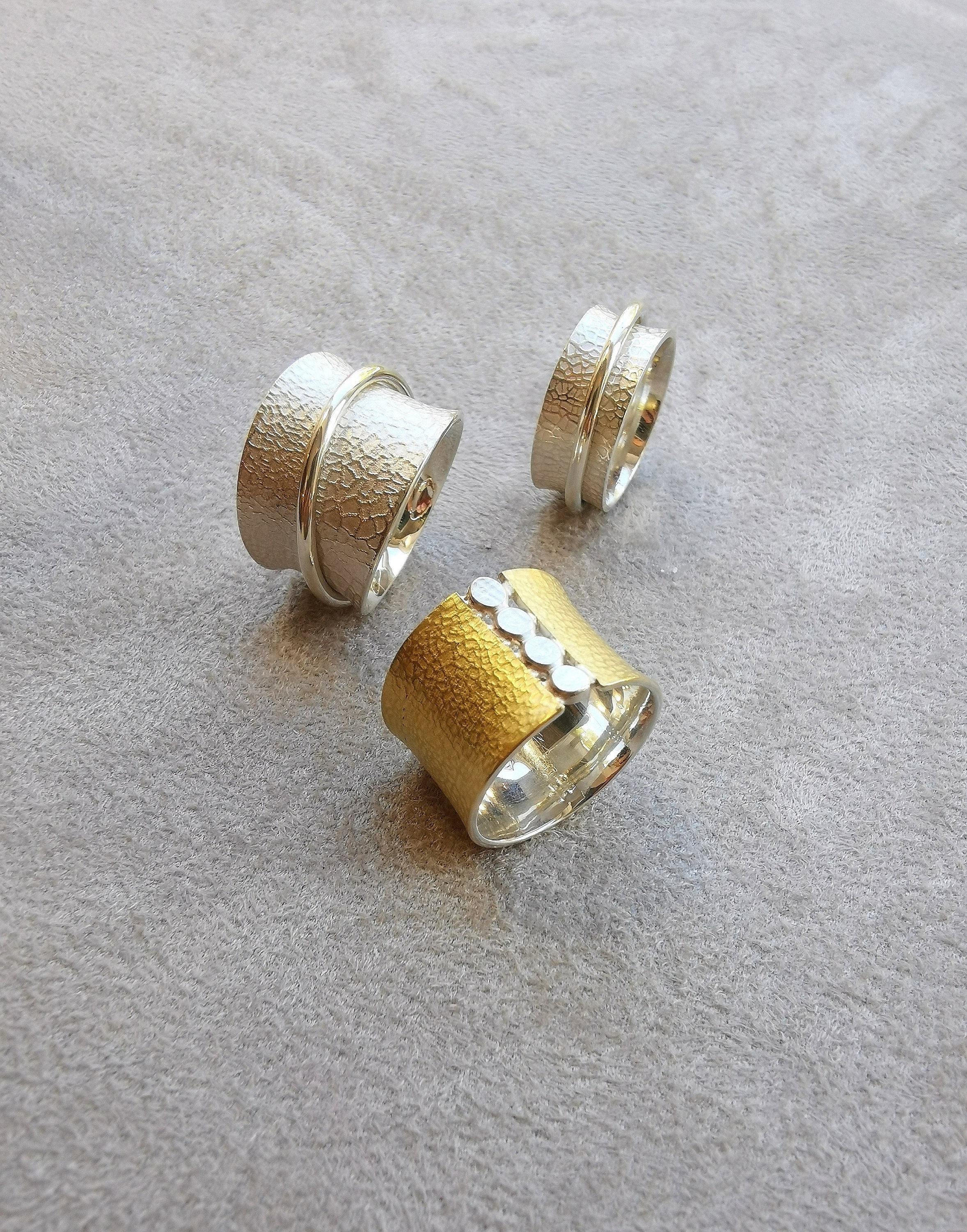 Silver spinner ring with physalis texture - Image 5