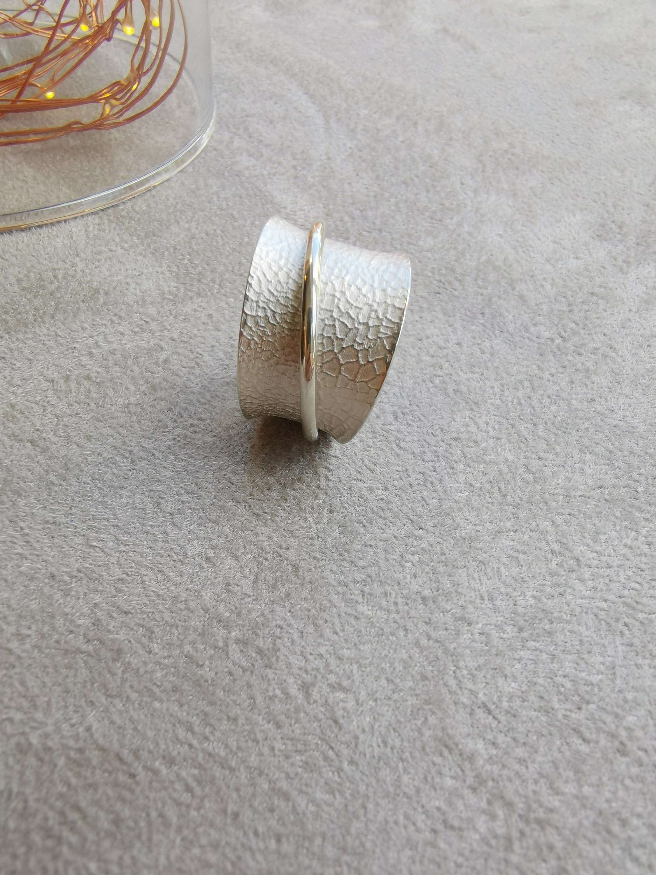 Silver spinner ring with physalis texture - Image 8