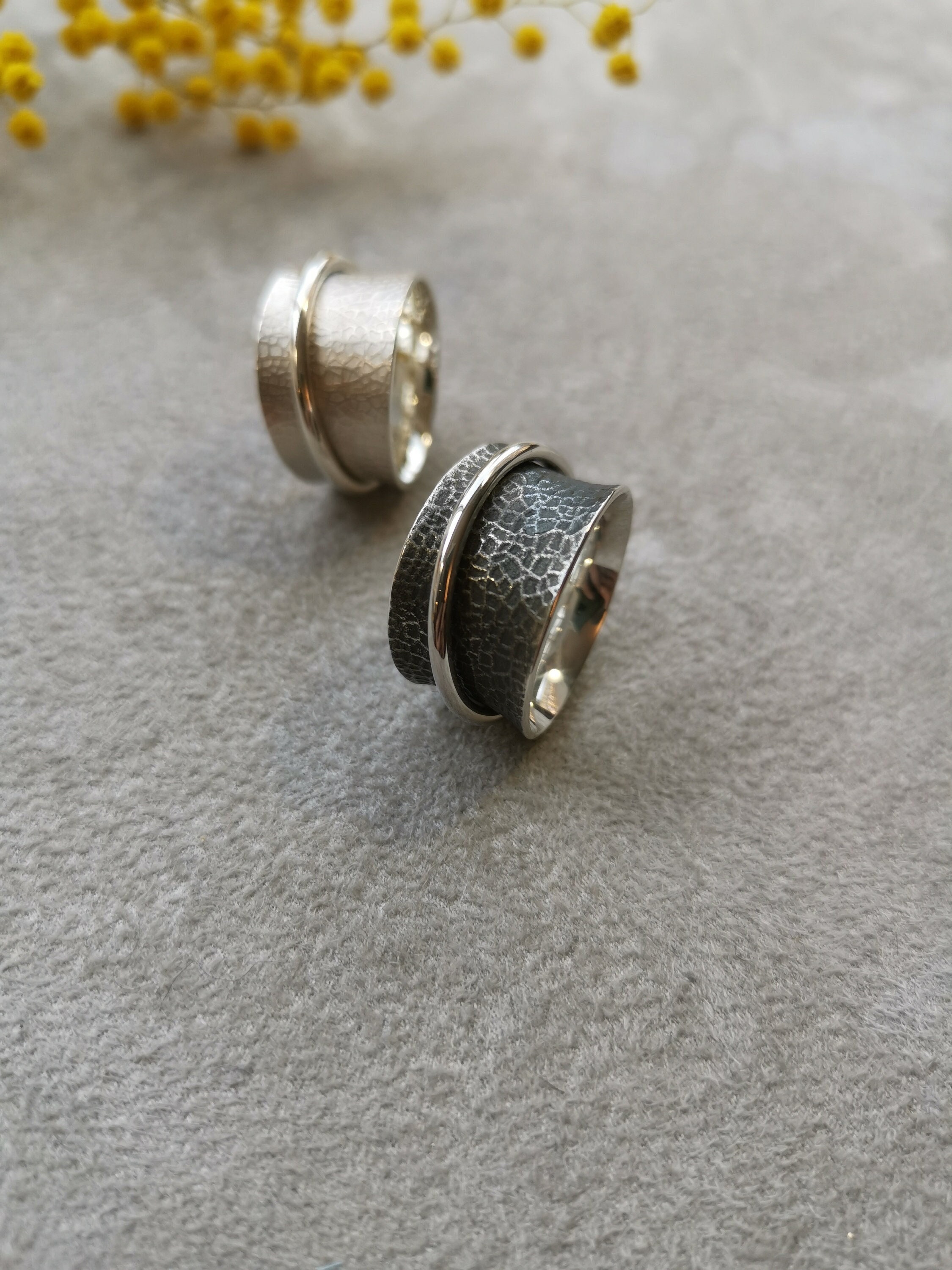 Silver spinner ring with physalis texture - Image 3