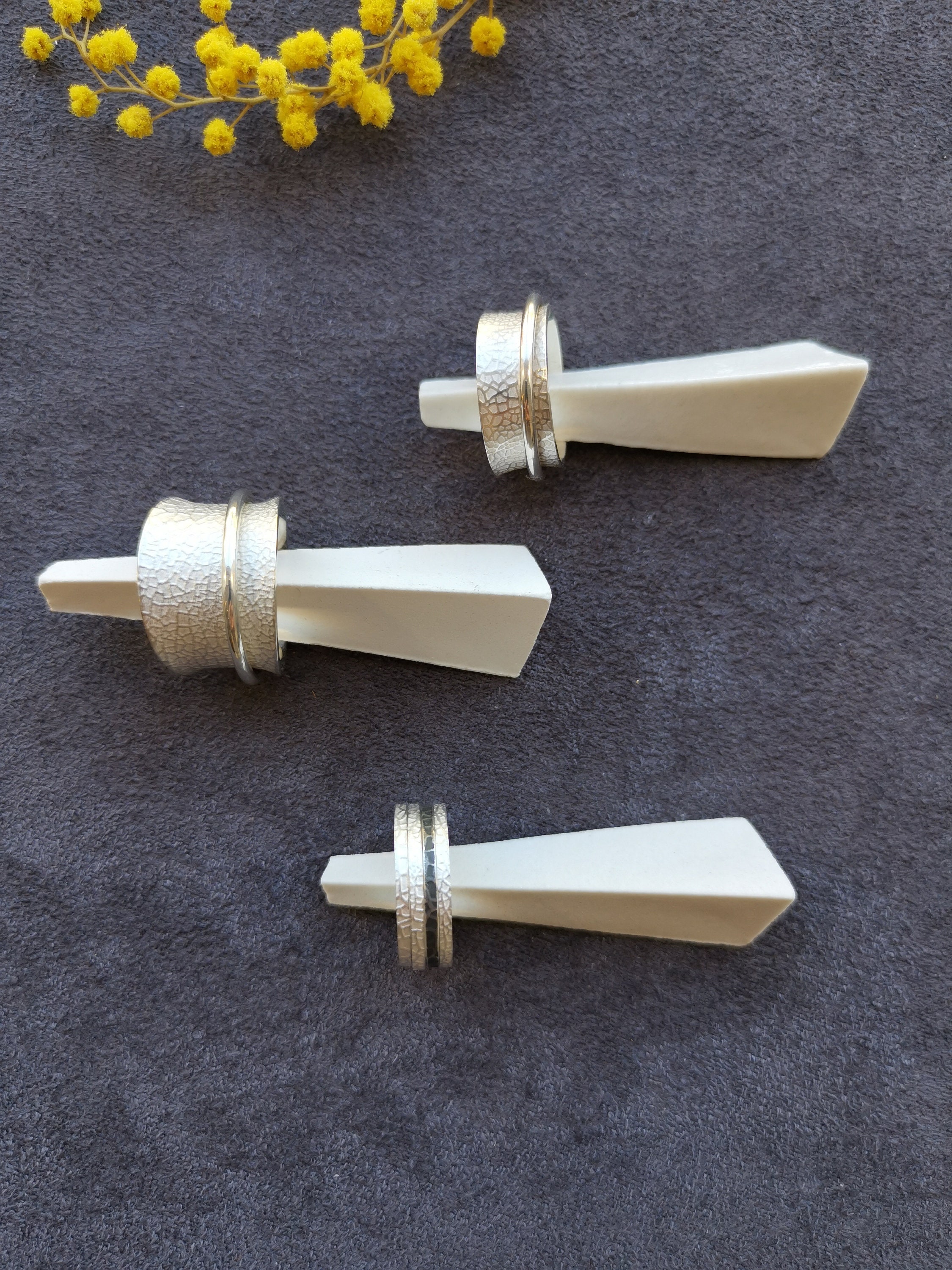 Silver spinner ring with physalis texture - Image 4