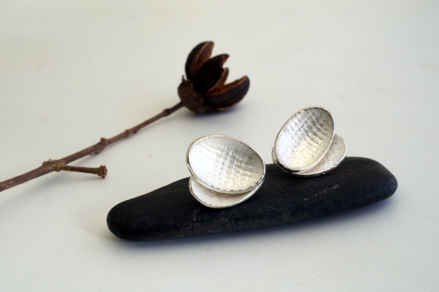 Silver oval petal ear studs - Image 4
