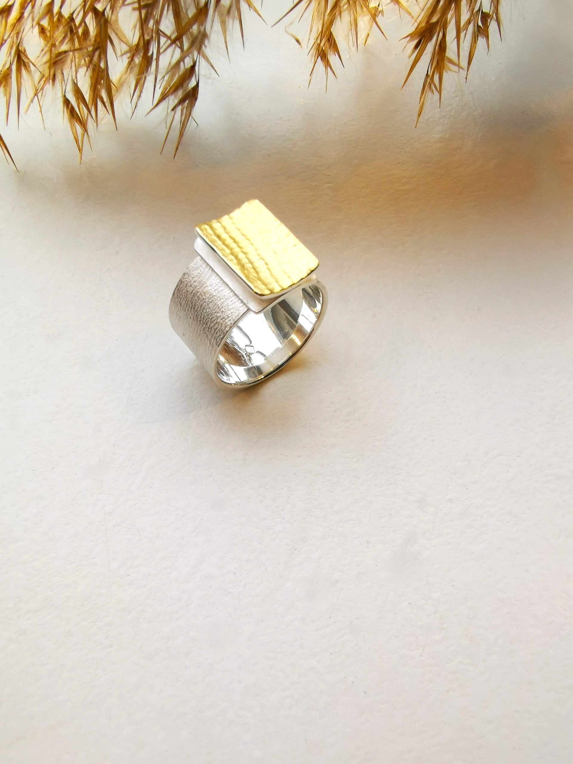 Silver & fine gold rectangular ring, texture Peau de Physalis