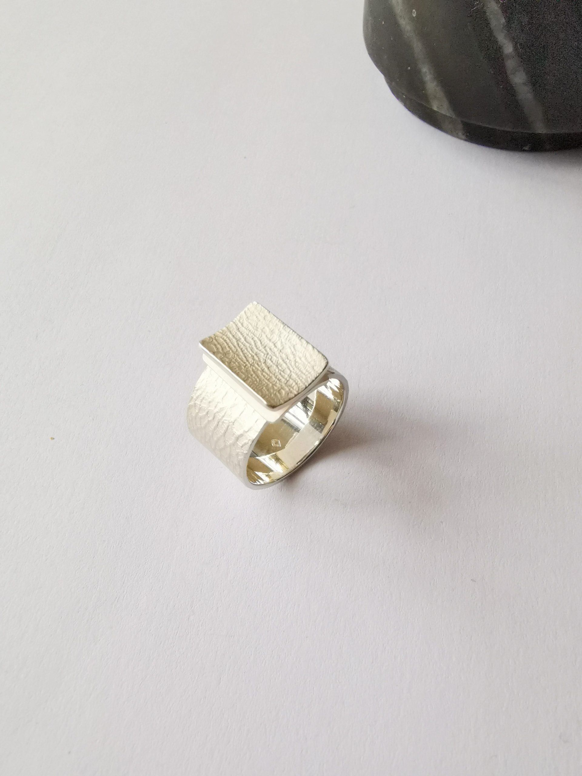 Silver & fine gold rectangular ring, texture Peau de Physalis - Image 4