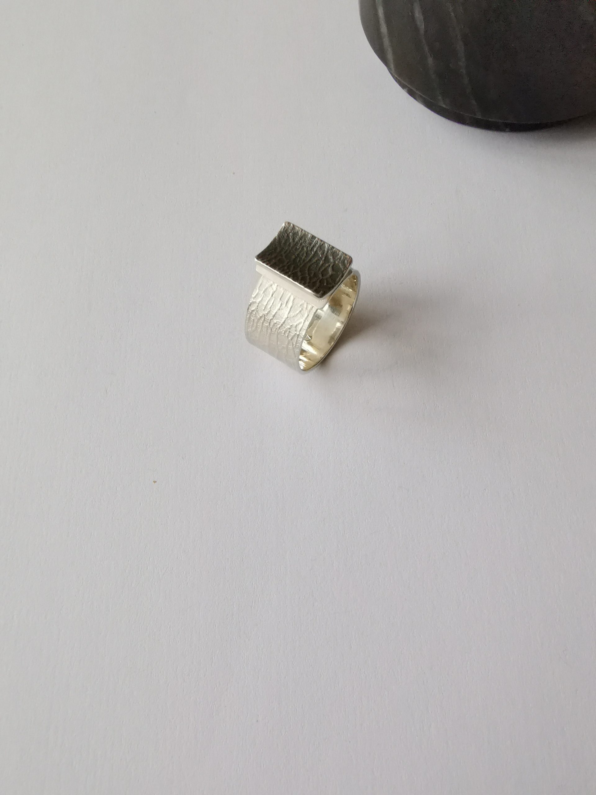 Silver & fine gold rectangular ring, texture Peau de Physalis - Image 6